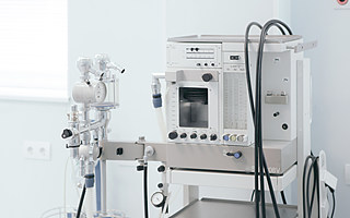 打鼾窒息、白天嗜睡，80、90后亞健康年輕人用起了呼吸機和制氧機