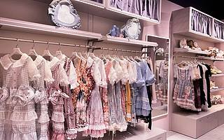 频繁出街的“三坑少女”，如何催生出一个百亿级市场？