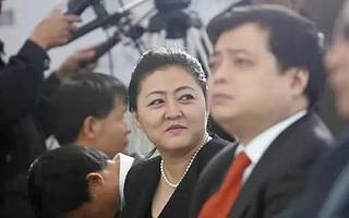 靠一己之力造就3个首富，丁磊、刘强东、宗庆后背后的神秘女人