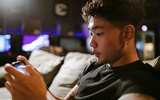 最强蜗牛开发商青瓷游戏赴港IPO 营销费用大增至净利率下降