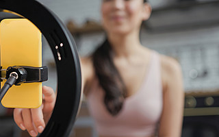 行业内卷加剧，直播带货正在盛极而衰？