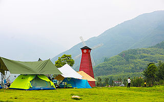 内卷的都市，外逃的年轻人，露营风吹向何处？