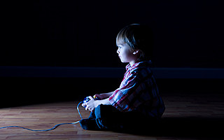 学生“克星”来了！腾讯游戏上线“零点巡航”功能，应对未成年熬夜玩游戏