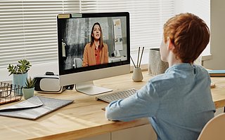 果肉网校突然解散引爆教培圈 OPPO“渠道+硬件+内容”模式失败