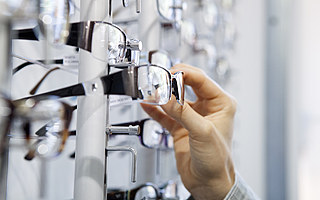 成本六塊錢的“明月鏡片”香不香？