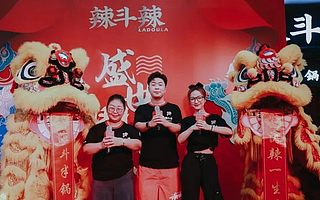 火鍋湯中有蒼蠅、無證經營被責令停業，快樂家族“首富”杜海濤道歉！