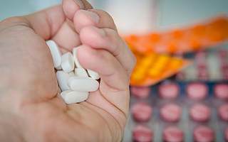 4000亿“医药茅台”董事长辞职 恒瑞医药创始人回归力挽狂澜？