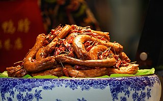 鹵味賽道再迎資本熱，絕味周黑鴨面臨挑戰(zhàn)？