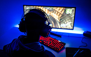 电竞第一股又来了？这次是中瑞混血