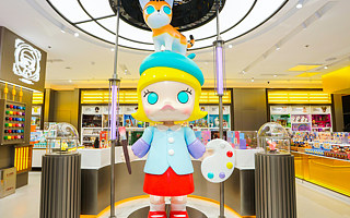 美妆、汉服、潮牌集合店，泡泡玛特急着抓牢Z世代
