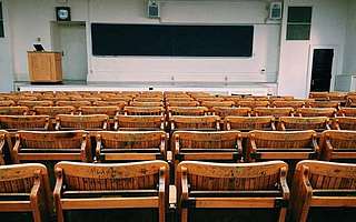 海淀黄庄暑期档：一边关门闭市，一边门庭若市