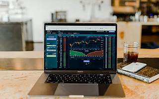 犀牛财经看市：美股连续两日反弹 A股芯片等高景气赛道股全天大涨