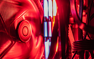 万祥科技实控人持股近9成曾占用资金买别墅 现金流存隐患