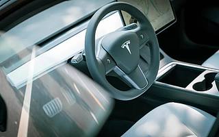 二季度財報亮眼，但特斯拉為什么開始“省錢”了？