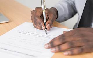 合众财险上半年收入下滑46% 成立6年半累计亏损2.8亿元