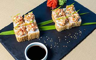 加加食品“摘帽”却跌停 上半年净利预降八成