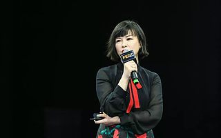 拥抱大厂，乐华自救“迫在眉睫”