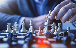 御銀股份主業(yè)萎縮嚴重“炒股”行不通 上半年虧損2334萬元