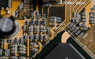 行业芯片短缺 经销商囤货涨价 市场监管总局要立案调查