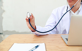 爭相入局大健康,誰能攪動十萬億市場?