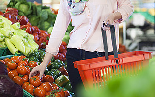 爱逛菜市场的年轻人，最是人间烟火客