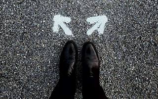 老板做错了，我还得跟风点赞？