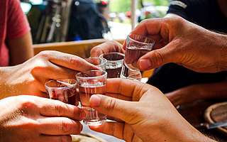 人在職場，我沒逃過酒局暴力