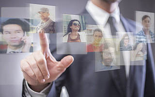 CRM市场规模或达千亿，1000+企业开启围猎之战