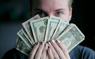 員工要躺平，大廠要加薪