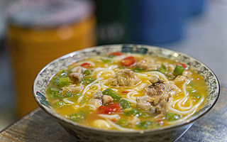 当代速食青年消费新态度：为“馋”买单，20元/碗的拉面也值得