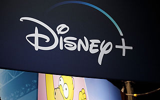 《黑寡妇》事件谣言四起，迪士尼的流媒体计划为何受排挤？