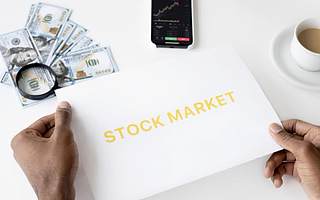 犀牛财经看市：指数全天走势分化 锂电概念再度爆发