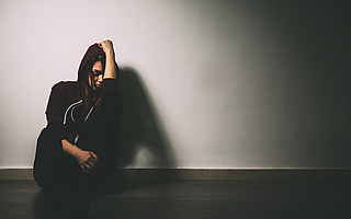 被澄清与“洗脑课”无关，女投资人意外死亡仍有谜团待解