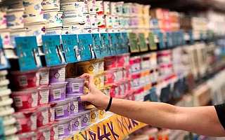 “高質(zhì)量人類”喝不起20塊的網(wǎng)紅酸奶