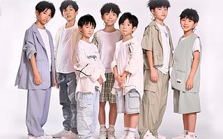 八岁出道的“偶像团体”，是向前看还是向钱看？