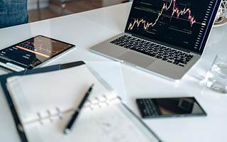 犀牛财经看市：纳指标普同创历史新高 A股光伏产业上演涨停潮