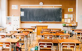 培训机构破产了，“我还要还贷到2028年”