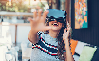 互聯(lián)網(wǎng)巨頭盯上“元宇宙”，這個(gè)概念容易“蹭”？