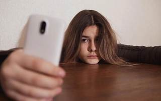 保健品围剿Z世代