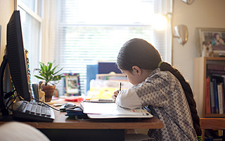 為曲線“雞娃”，賣房賣車移居泰國：想逃離內卷，卻換來破碎名校夢