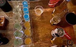 海倫司喝了一杯后，我明白為啥年輕人扎堆去了