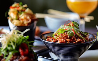 大變局：過(guò)去8個(gè)月，VC們?cè)诓惋嫎I(yè)砸下400個(gè)億