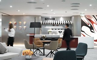 巨头紧盯的万亿存量资管市场，这家成立仅6年的轻资产运营公司为何能分走一杯羹？