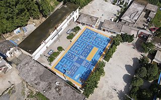 中华慈善日：美团携手55万公益商家，助力毕节山区幼儿园铺设102个运动场