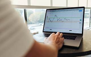 犀牛財經看市0907:滬指單邊上揚漲1.5%逼近年內高點