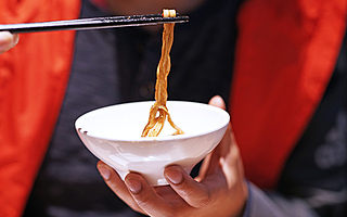 陸正耀“趣小面”106家店估值10億，尋求1億融資，大規(guī)模擴(kuò)張暫緩