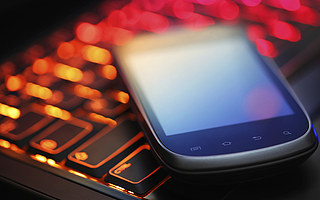 發瘋文學、廢話文學、梗…...Z世代的“語言面具”，你讀懂了嗎？