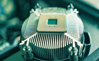 芯片“光刻机第一股”华卓精科成功过会：上半年亏损1874万，严重依赖补助金“输血”