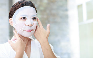 只有兩名研發人員，敷爾佳面膜你敢貼嗎？