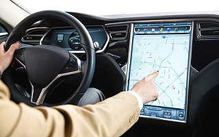 困在“应用”里的汽车中控屏